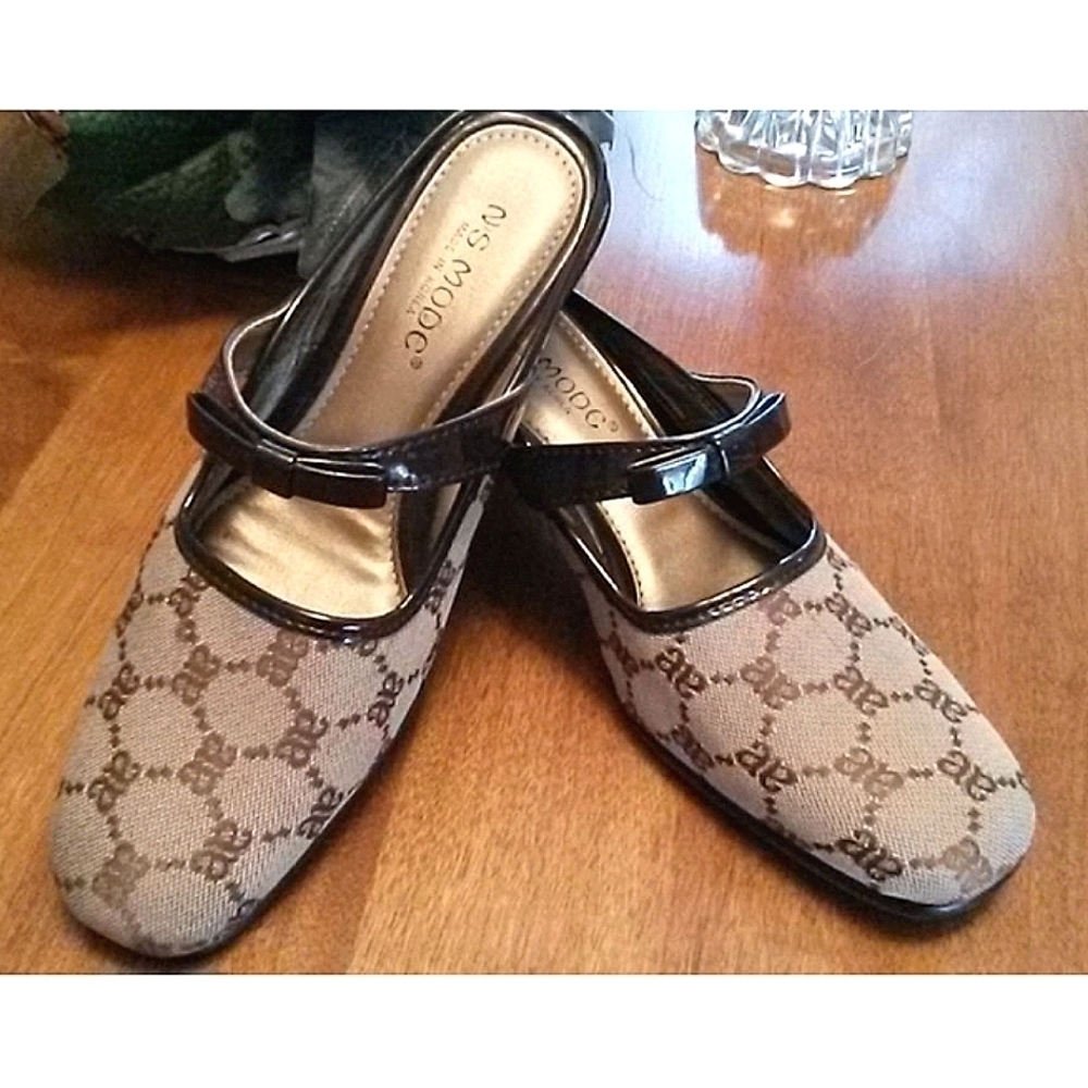 NEW MULE SHOES SIZE 8